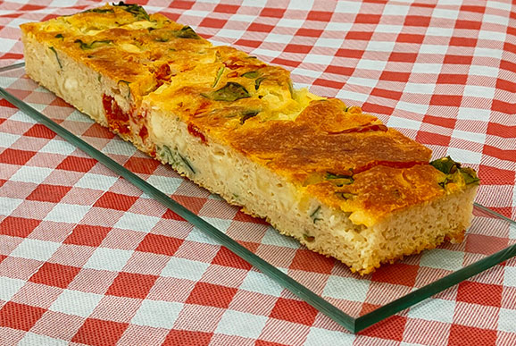 Torta Tapioca com Rúcula e Queijo Branco